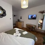 Casa Basarab Hotel *
